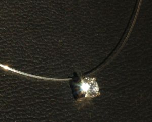 Goldcollier- schwebender Diamant, 0,25Carat (4mm Diamant) Gold 585