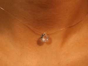 Collier  "Schwebender Stein" Gold 333 Goldverschluss, Zirkonia 8mm, Nyloncollier